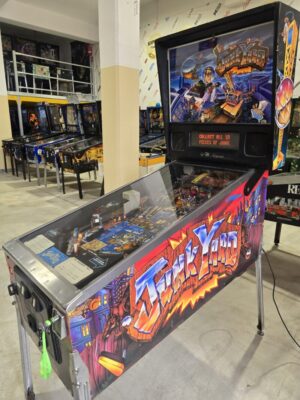 JUNK YARD BALLY WILLIAMS PINBALL FLIPPER (P2249)