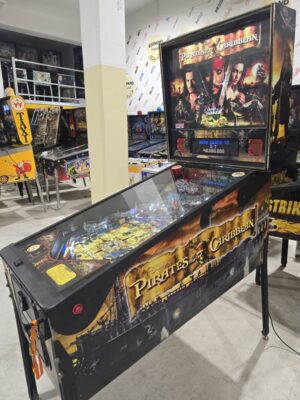 PIRATES OF THE CARIBBEAN STERN PINBALL FLIPPER (P2263)
